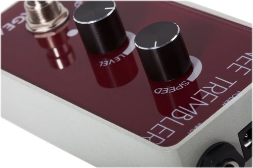 זוית נוספת Foxgear Knee Trembler Guy Pratt Signature Tremolo