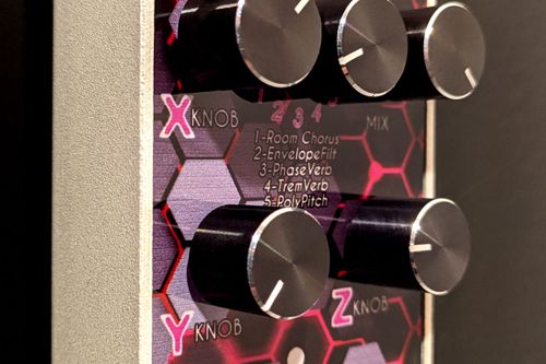 זוית נוספת Foxgear XYZ Waves Modulation Pedal