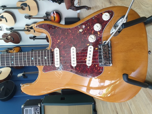 Fender Stratocaster Deluxe 2005