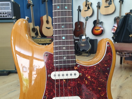 Fender Stratocaster Deluxe 2005
