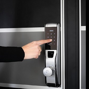 מנעול לדלת עם טביעת אצבע וקודן elock פרימיום