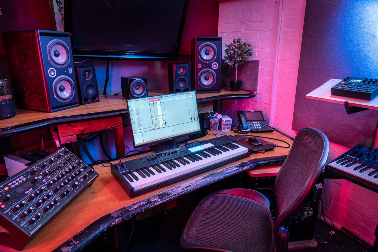 novation launchkey mk4 61 keys lifestyle