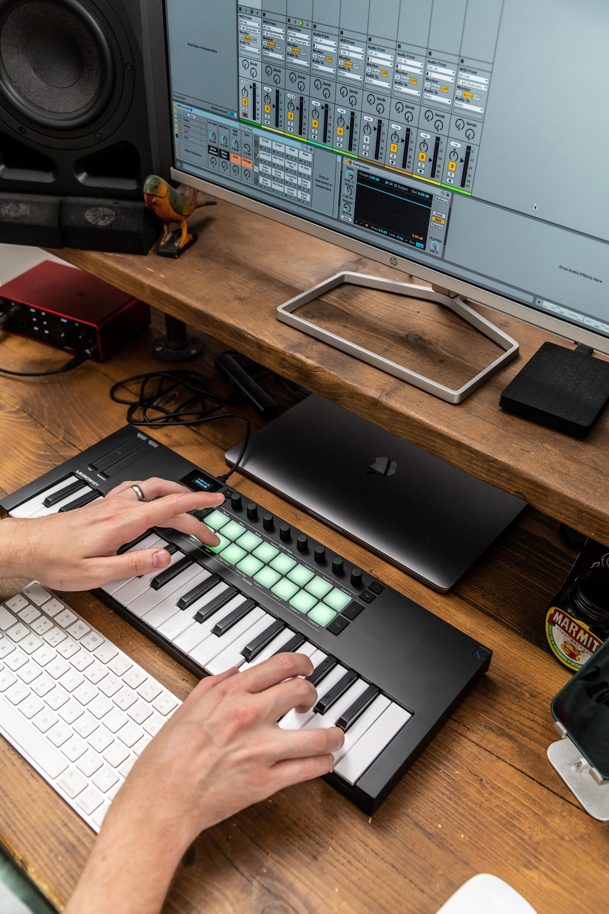 novation launchkey mk4 mini 37 lifestyle 02