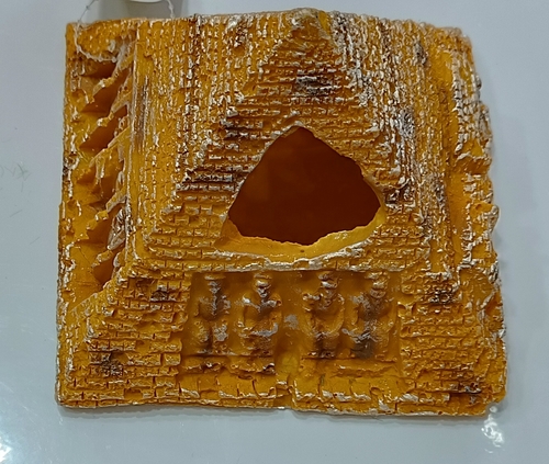 דקורציה פרמידה לאקווריום
