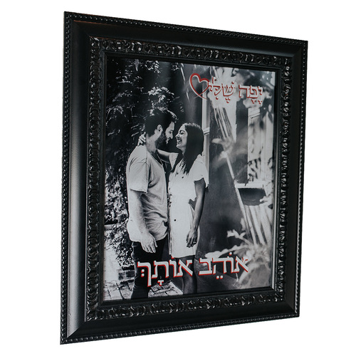 תמונה מודפסת על מתכת במסגרת