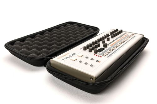 זוית נוספת Magma CTRL Case Boutique Dock