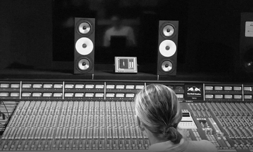 זוית נוספת Amphion Two15