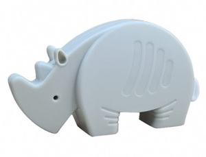 רעשן מוזיקאלי לפעוט מסדרת חיות הסוואנה - קרנף