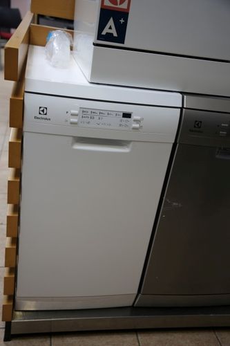 מדיח כלים צר ESS42210SW