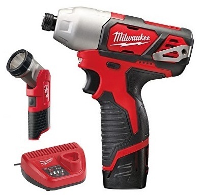 מברגת אימפקט 12V + פנס כולל סוללה 2AH מבית milwaukee