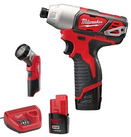 מברגת אימפקט 12V + פנס כולל 2 סוללות 2AH מבית milwaukee