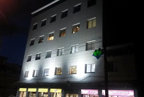 תאורה שטיפה לחזית בניין