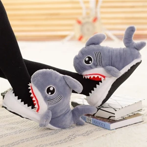  נעלי בית לחורף בעיצוב כריש Shark נותן ביס