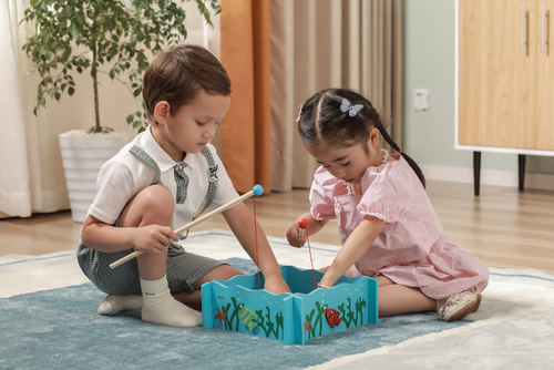 משחק דגים מגנטיים עם בריכה ו 4 חכות