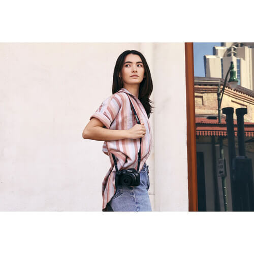 מצלמת מירורלס Canon EOS R10