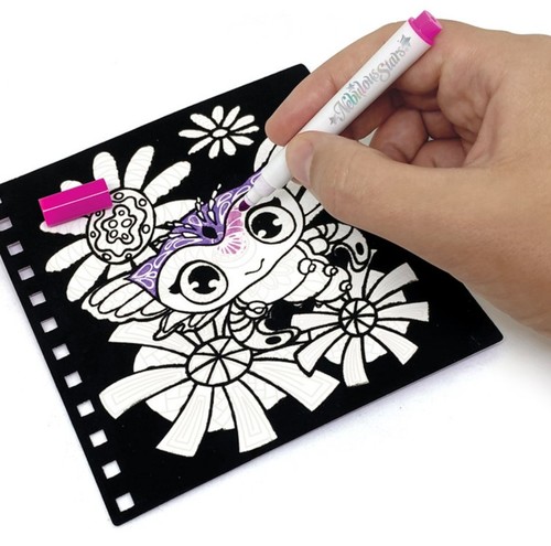 נבולוס - חוברת צביעה קטנה עם 12 לוחות קטיפה לצביעה, כולל 5 טושים צבעוניים