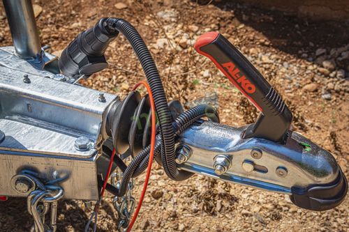 נגרר פתוח עם בלמים 2.52X1.45 למשקל 750 ק