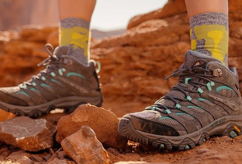 נעלי טיולים לנשים MOAB 3 MID GTX אפור/כחול - Merrell