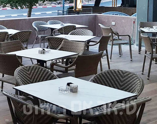 כסאות ראטן אובמה ושולחנות עם רגל בולוניה
