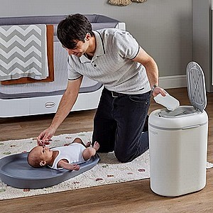 פח לטיטולים SHNUGGLE מונע ריחות הכולל אטם נעילה כפולה