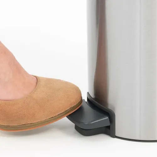 פח ברבנטיה 3 ליטר Brabantia מוברש פח לשירותים מתוך קולקציית פחי אשפה לשירותים (מבט נוסף) - מתאים לשדרוג מראה האמבטיה בקלות ובמהירות