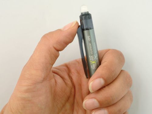 עט מחיק עם לחצן 0.5 FRIXION CLICKER במגוון צבעים