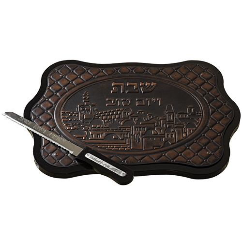 מגש חלה מעץ עם פלקטת עור דגם 
