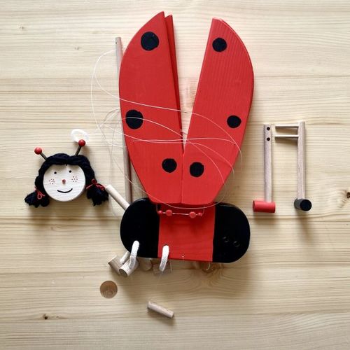 מובייל- חיפושית-צעצועי עץ- WOODEN TOYS 600