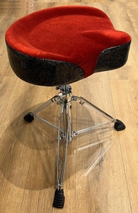 כסא לתופים אופנוע ריפוד אדום שחור TR-789-2 DELUXE SPARKLE black VINYL SIDES